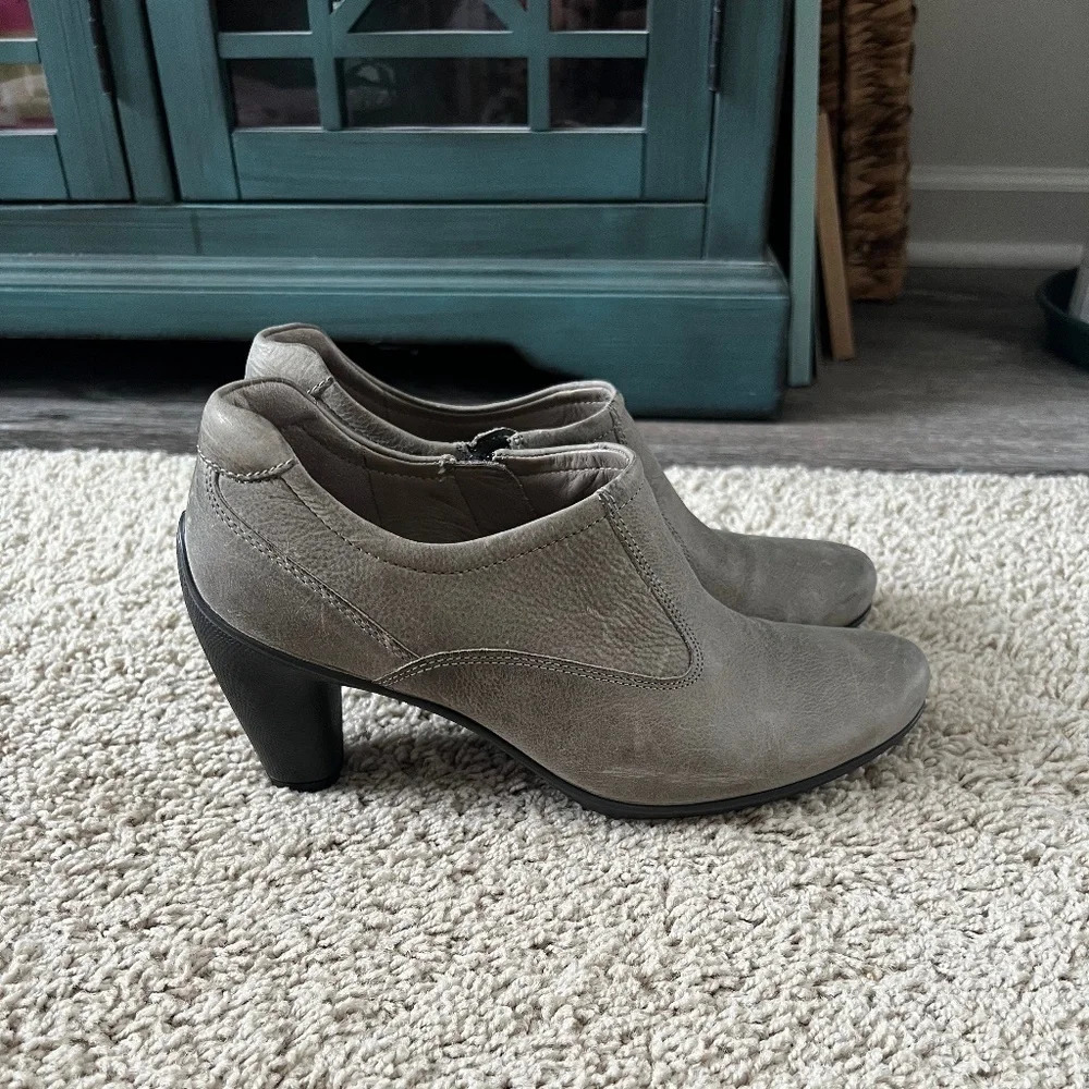 Ecco Gray Sculptured Side Zip Cone Heel Ankle Boots 9.5
